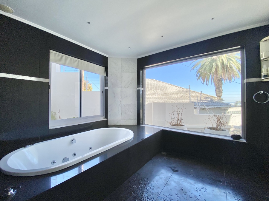 To Let 1 Bedroom Property for Rent in Green Point Western Cape